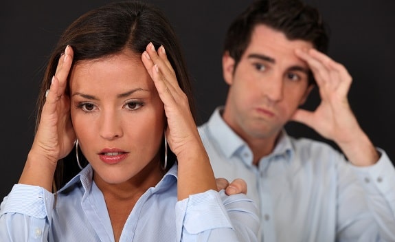  vrouw en man omgaan met kritiek